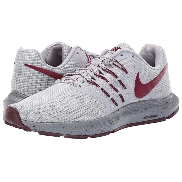 nike women's wide tennis shoes